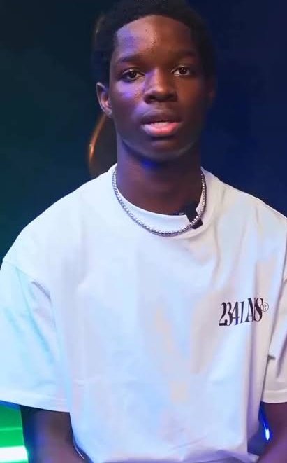 heisrichardz's tweet photo. This Wizkid son and Ochacho son are both very talented in singing rubbish https://t.co/TNePzU57eq