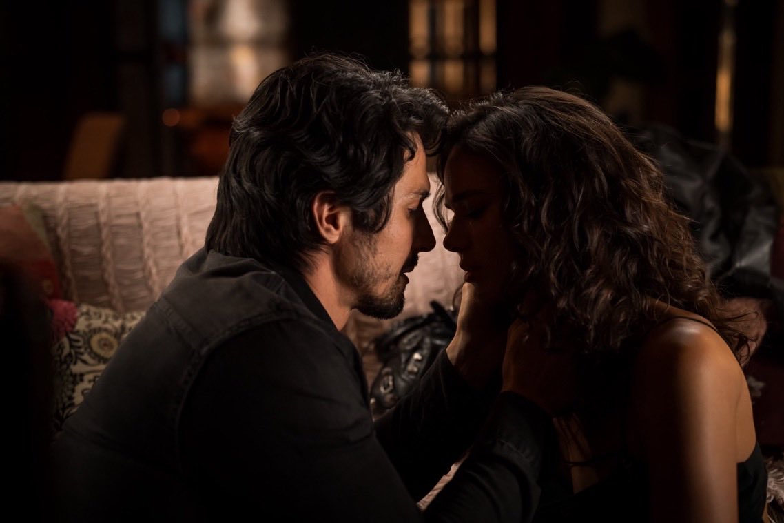 InfosRomuloE's tweet photo. CASALZÃO! Romulo Estrela e Bruna Marquezine como Zé Henrique e Bia em novas fotos da segunda temporada de “Amor Da Minha Vida”. https://t.co/DTvLeyX0EG