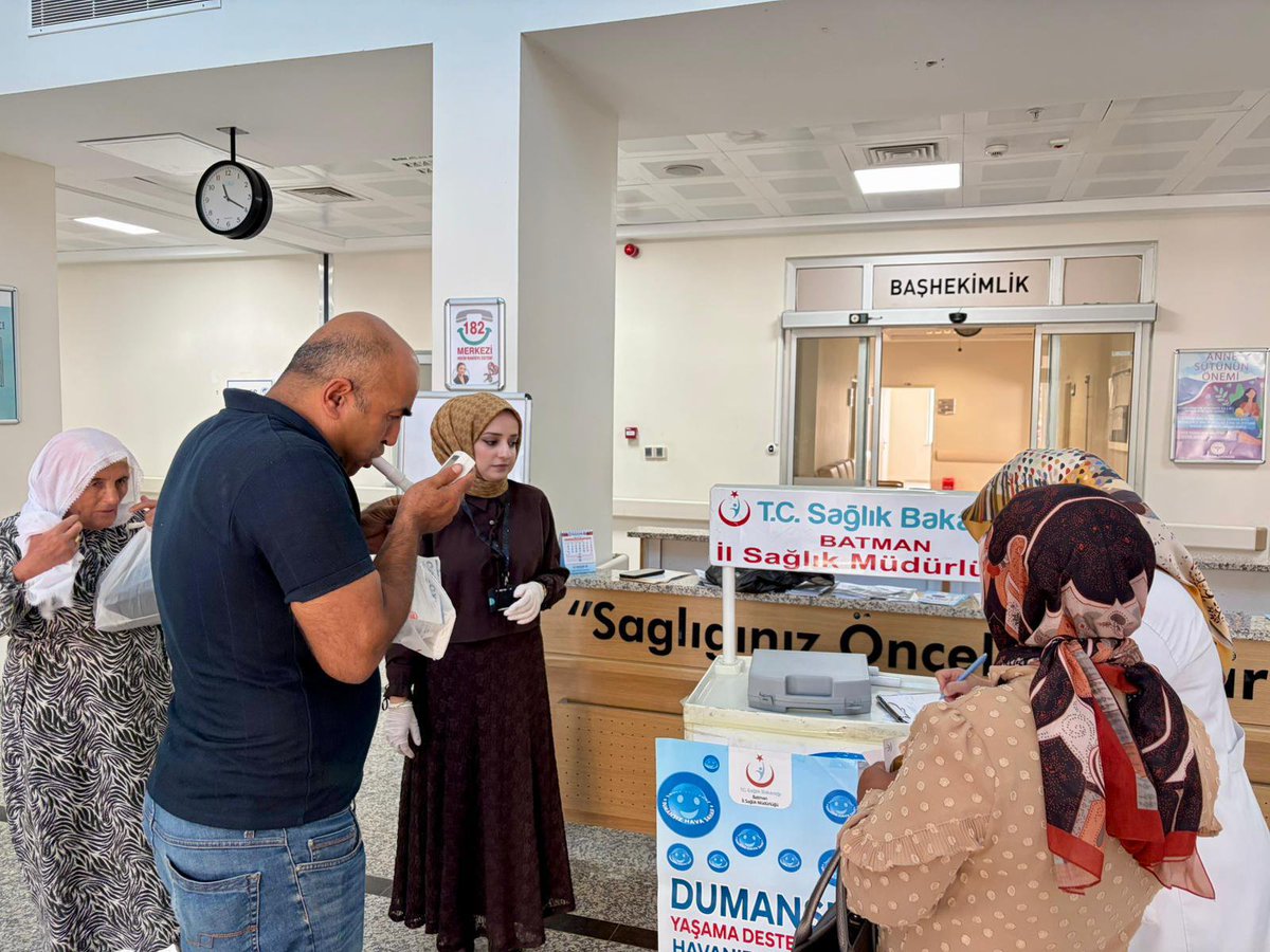 HasankeyfTSM's tweet photo. 🚭 SİGARA BIRAKMA DANIŞMANLIĞI VE CO ÖLÇÜMÜ
Hasankeyf Devlet Hastanesi’nde sigarayı bırakma konusunda danışmanlık ve bilgilendirme yapılarak karbonmonoksit (CO) ölçümleri gerçekleştirildi.
Sağlıklı bir gelecek için dumansız yaşamı seçelim! 🚭
@batmanilsaglik https://t.co/EHqWISkmeZ