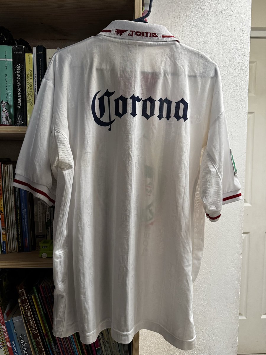 Grajales7's tweet photo. Algún coleccionista (o aficionado de Toros Neza- todavía deben quedar por ahí), que quiera cambiar esta camiseta por la de local (roja) del mismo año? https://t.co/detko2eHn0