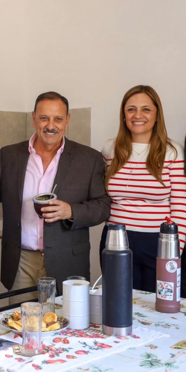 AdrianLaRioja's tweet photo. SINTONÍA FINA ❤️

Hay gestos que en política dicen mucho más que las palabras.

@QuintelaRicardo y @TeresitaMadera vienen compartiendo territorio, gestión y una forma de entender La Rioja: cerca de la gente y defendiendo al pueblo.

No se trata solamente de acompañar. Se trata de construir lo que viene.

❤️ Con la Fuerza del Corazón.

El presente los encuentra juntos. El futuro empieza a mostrar señales, RQ lidera el camino que se viene.