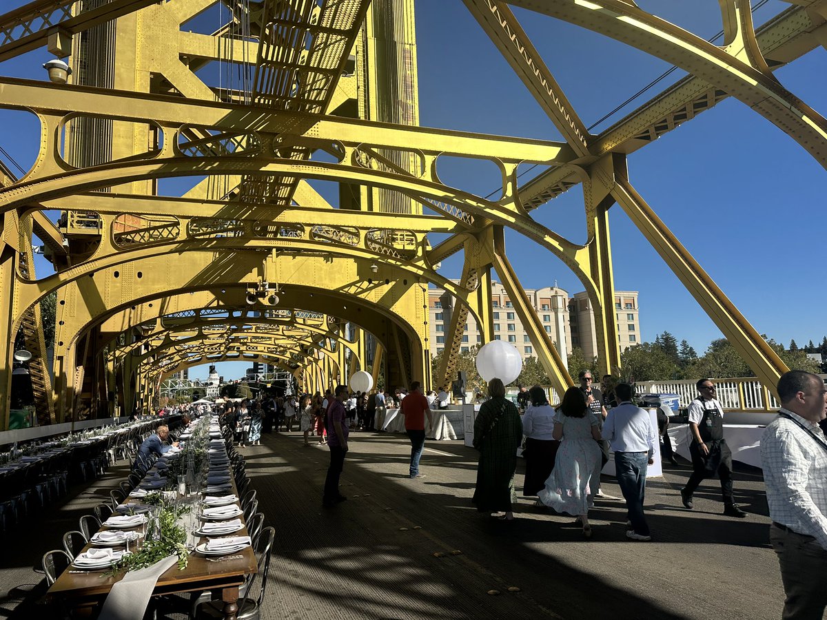 adrlopez's tweet photo. Tower Bridge 🌉 dinner 🍽️ as part of my Labor Day weekend makes the holiday that much more special! 🥘 🍷 #farmtofork https://t.co/r1pm3AGjXn