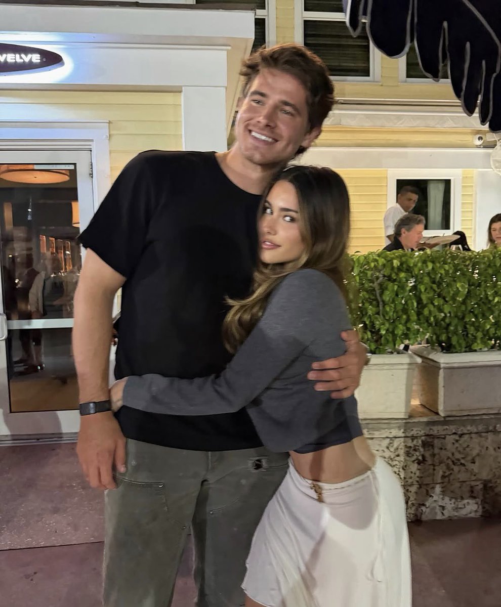 madisondrip's tweet photo. madison beer and zara larsson being the only beautiful pop girls breaking the dating ugly men curse… https://t.co/qor317AmwM