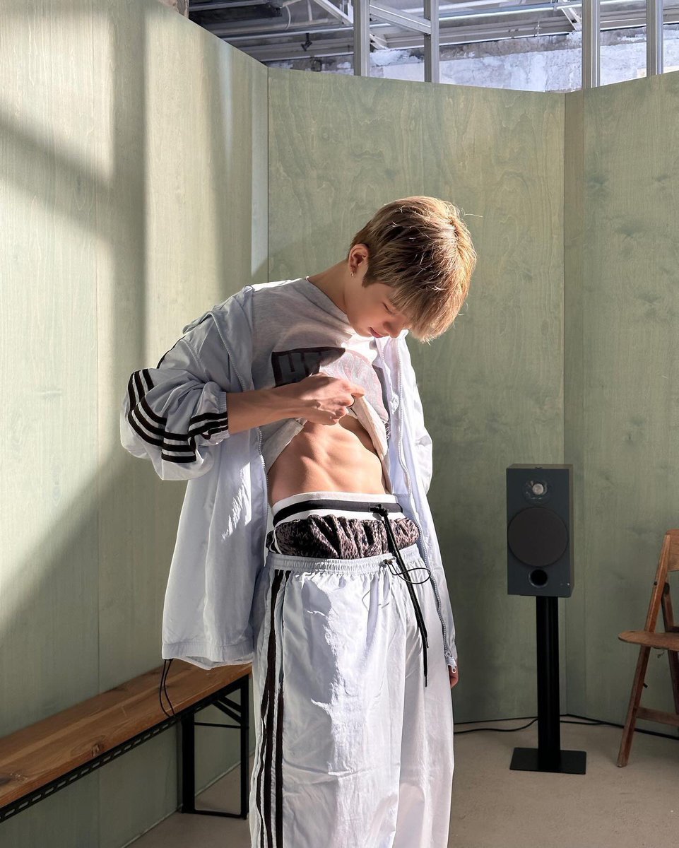 shotarothinks's tweet photo. these pics..i’m drawn to them like a moth to a flame https://t.co/PrR4qf1U0M