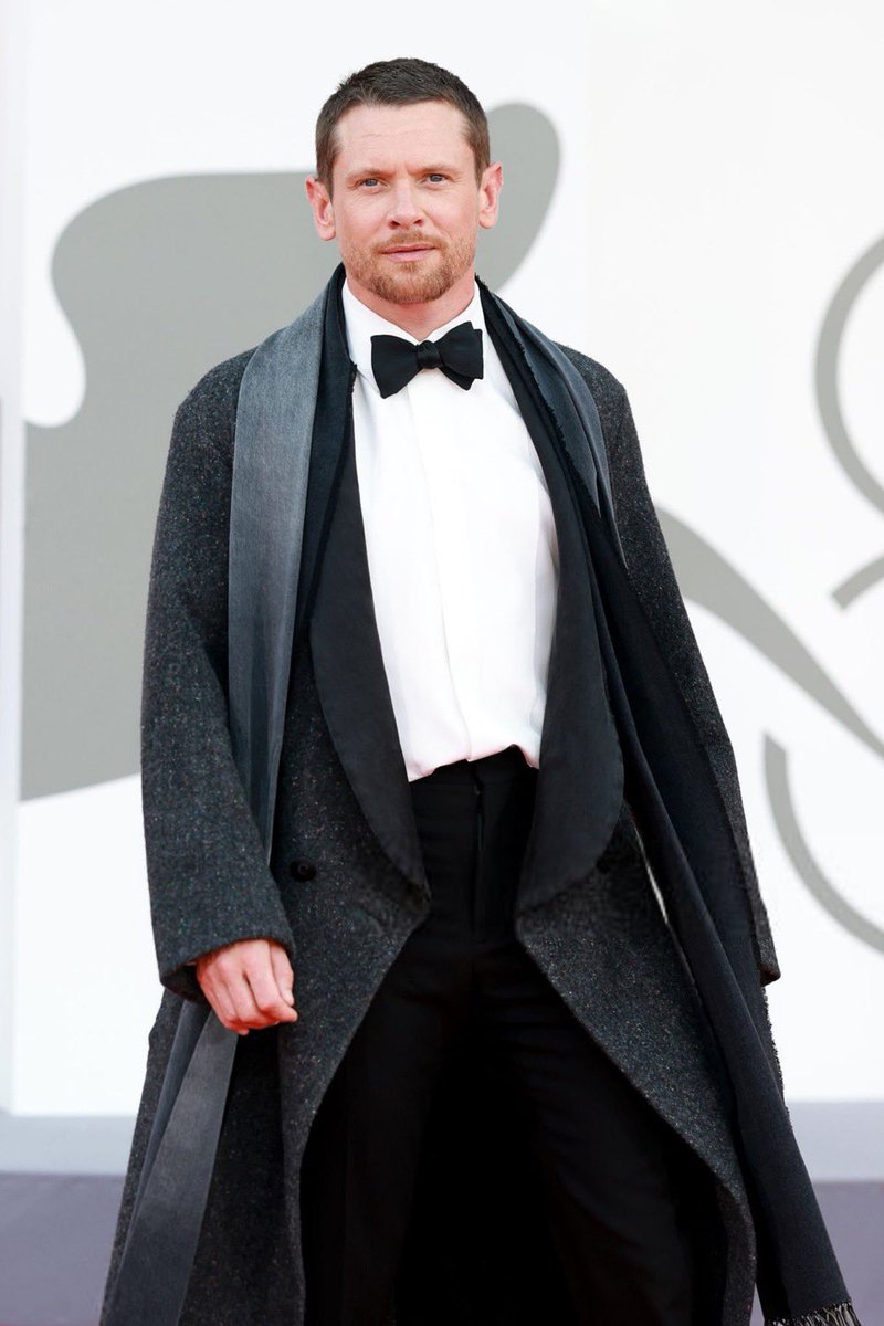 kakabbju's tweet photo. Jack O’Connell has been officially cast as James Bond in the new '007' movie.

(Source: @DEADLINE) https://t.co/7ppnnLhGcR