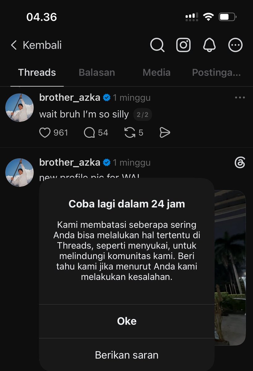 eeyesyul's tweet photo. my kegiatan di jam 04.36 bacain threads azka seru bgttt bzirrrrr ampe kena pelanggaran grgr like smua tweet dia🙂 https://t.co/uud7qiCl6F
