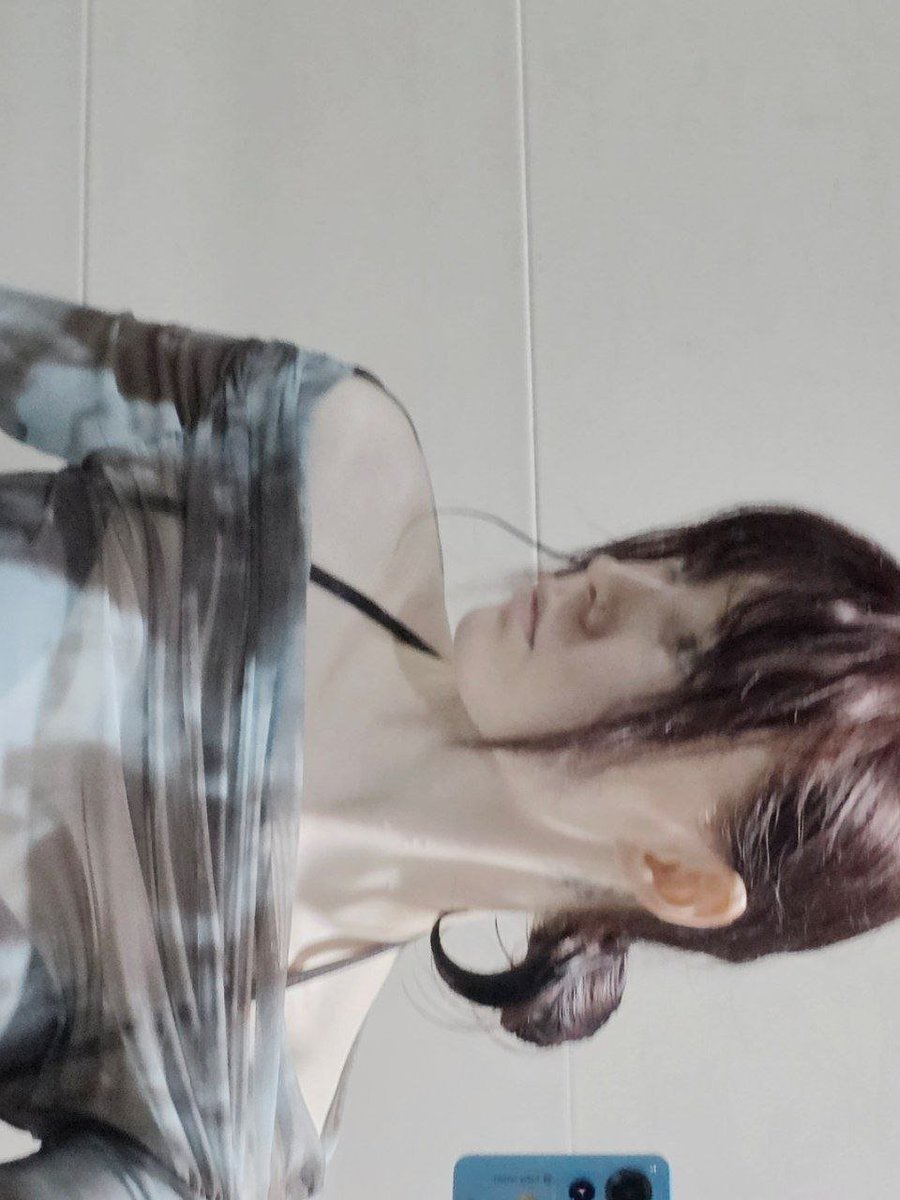 woyanzz's tweet photo. 姐妹们，你们是哪个城市的呀？方便说的话。我在中国工作，在呼和浩特，不过我是俄罗斯人
#wlw #女同 #les https://t.co/0p0tjdtFFT