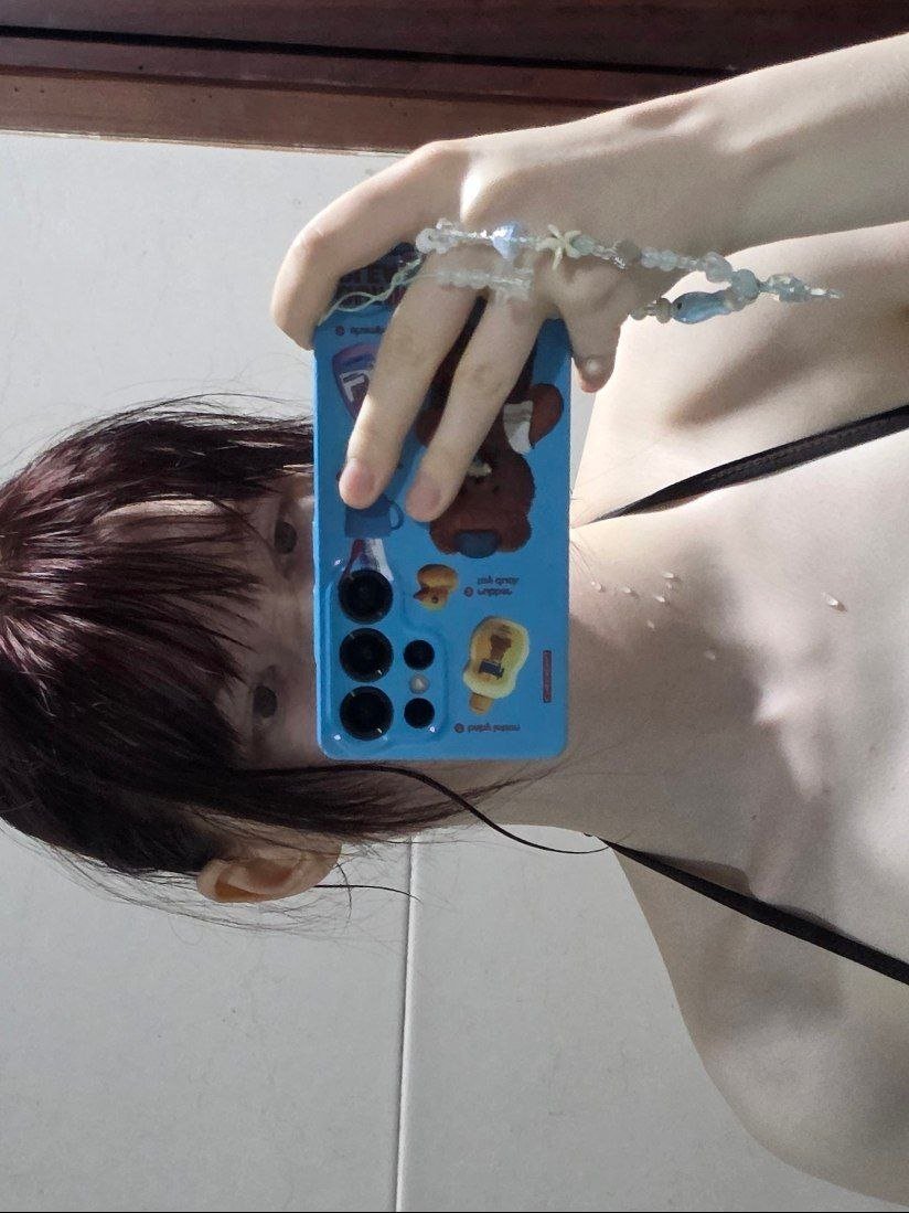 woyanzz's tweet photo. 姐妹们，你们是哪个城市的呀？方便说的话。我在中国工作，在呼和浩特，不过我是俄罗斯人
#wlw #女同 #les https://t.co/0p0tjdtFFT