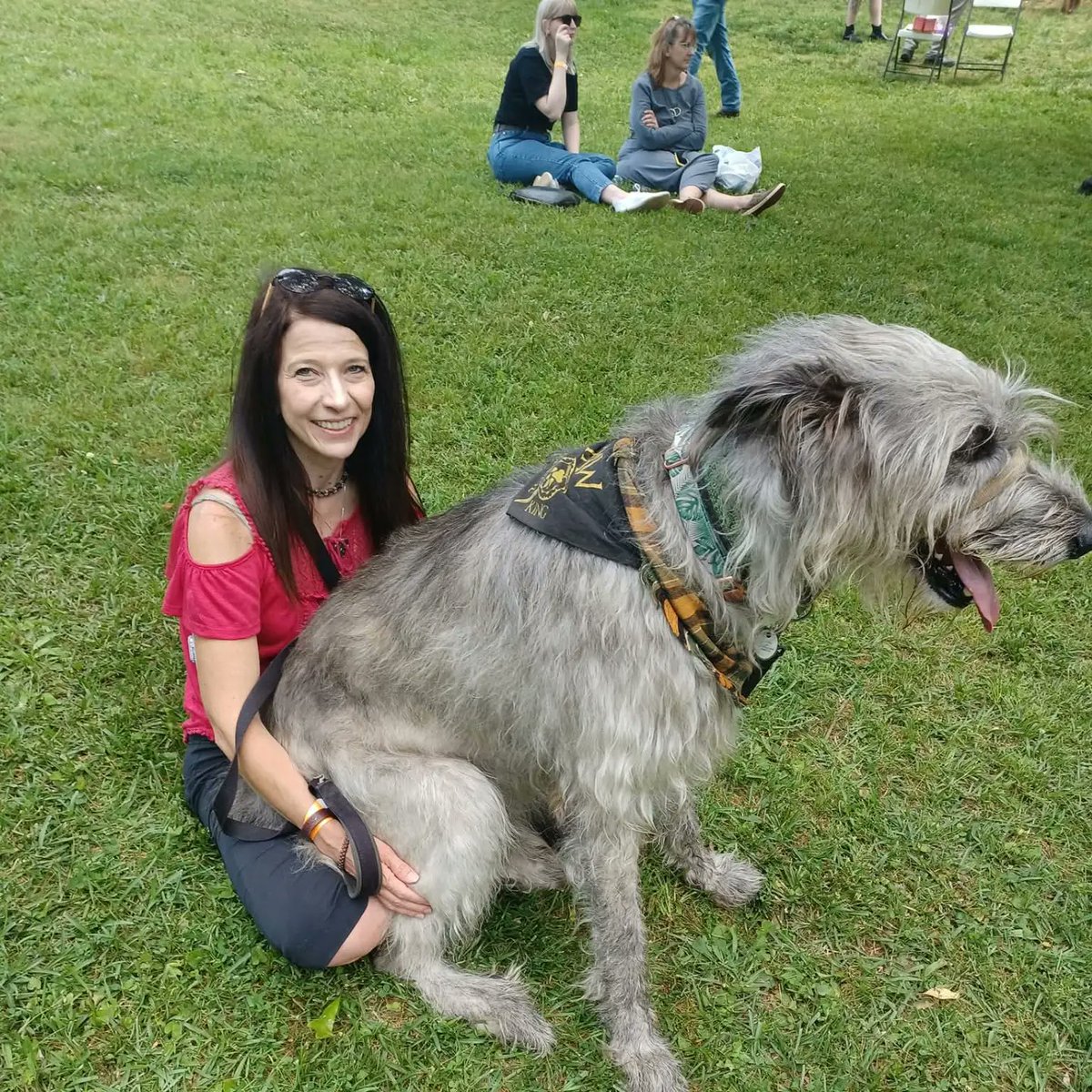 MabelCocomcik's tweet photo. 4 years ago at a concert with Finn. Say a little prayer for Finn. He’s been at the University Vet Hospital all week with a swollen ankle and unable to bear weight. After many tests, he’s coming home tomorrow with no answers yet. Hopefully he feels https://t.co/3lnQljBZXv