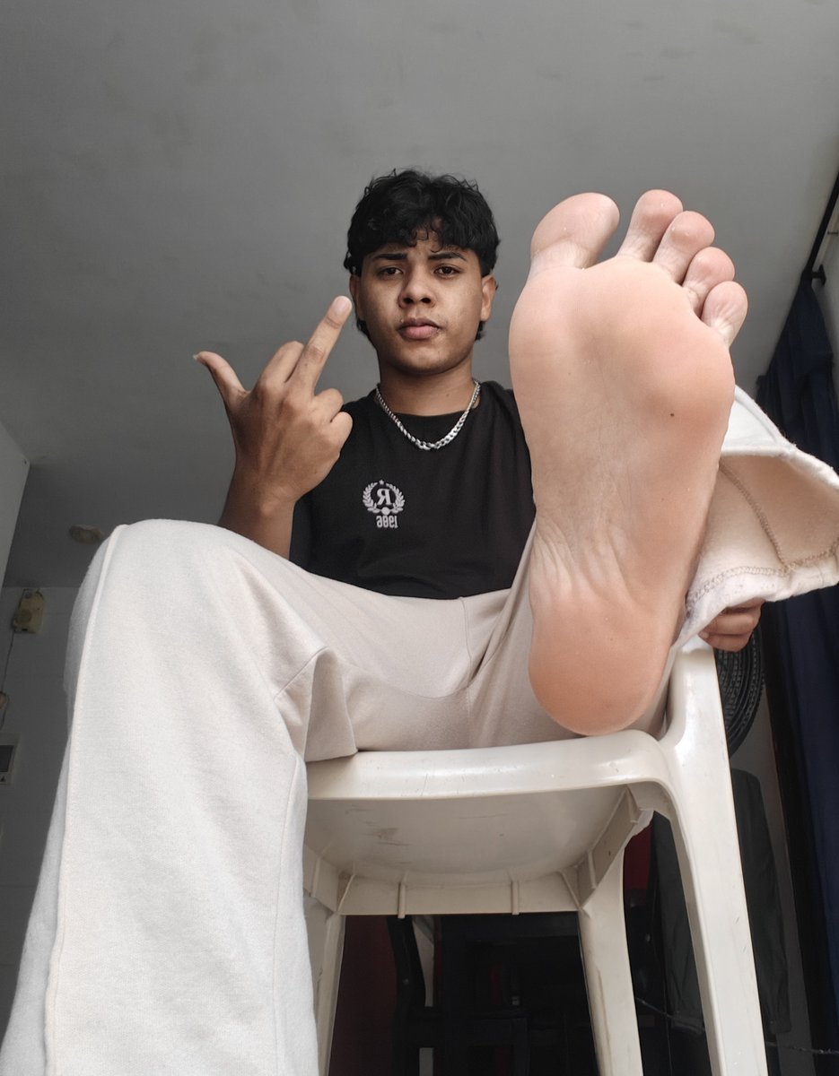 findom_ethan's tweet photo. Having me is a privilege you'll only have once in your short life 💲🏧🤴🏻🤴🏻

#findom #atm #cashsub #cashmaster #feet #feetfetish https://t.co/ynRewHabv0