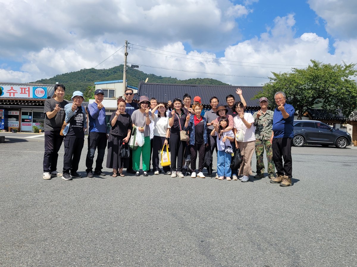 HiesikKim's tweet photo. 1) 日時 : 2026년9월6일(日曜) 午前 
2) 一家 : 서악 경주김씨 大安君派 
3) 伐草 行事 모임때 
4) snap photo : Group photo 및 
合同 伐草 作業 및 
出動 準備 Photos https://t.co/Q6plrjonDh