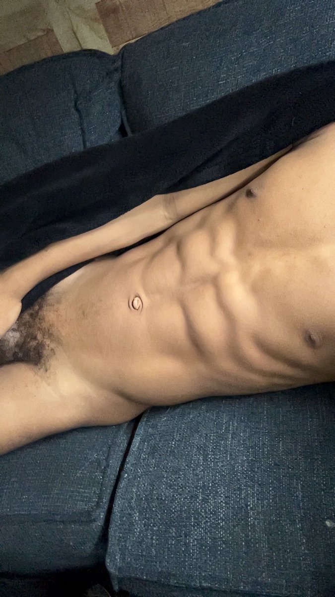 Des_shlong's tweet photo. Slow reveal 

#bbc #blackdick #lightskin #monstercock #bigdick #abs #nsfwtwt #nsfw https://t.co/J54bDDPMTl