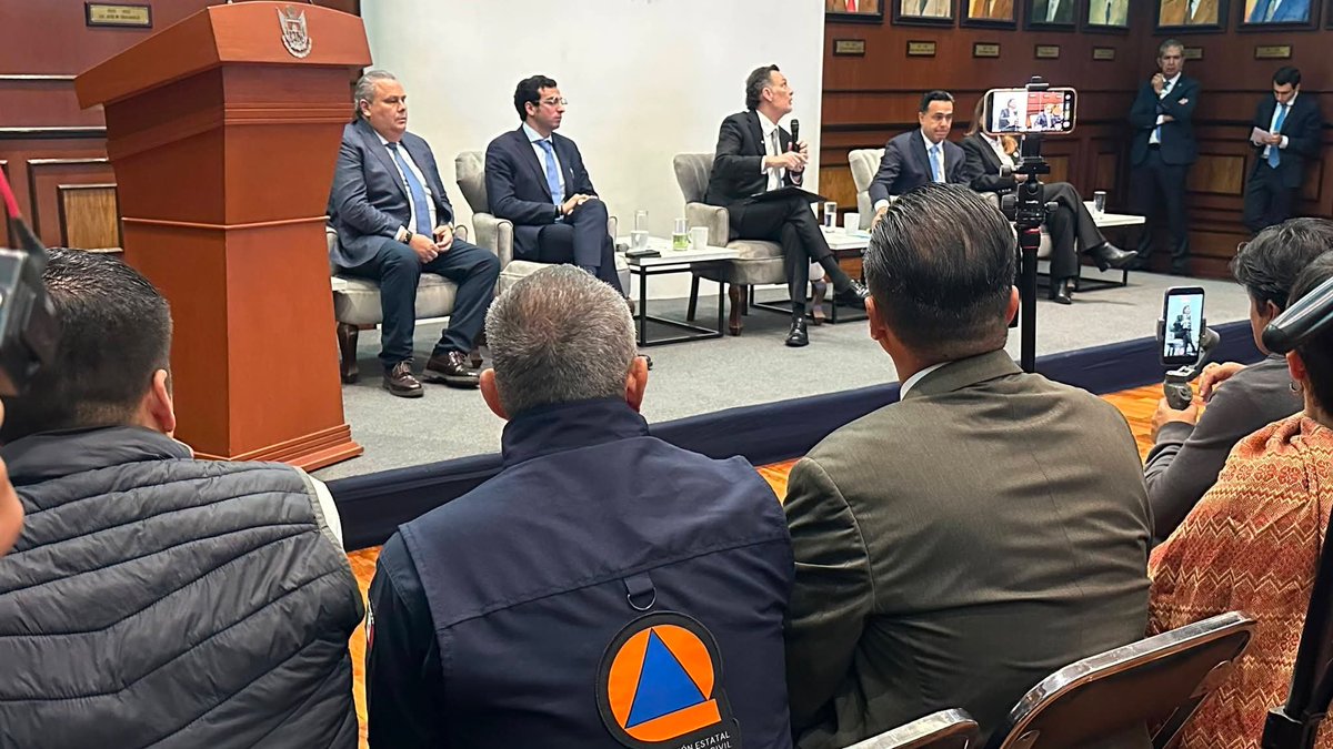 JavierAmayaT's tweet photo. @makugo Estos encuentros nos permiten compartir información puntual sobre los temas, acciones y logros del @gobqro, así como los avances que forman parte de los cinco años de la actual administración.

#5toInforme #QuerétaroHistoriaDeÉxito
2/2 https://t.co/brhBQJ57dp