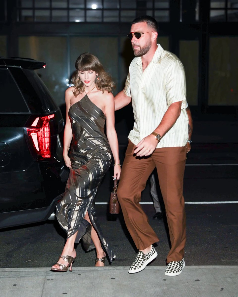 21metgala's tweet photo. Taylor Swift and Travis Kelce in New York. https://t.co/VayM1BFKYD