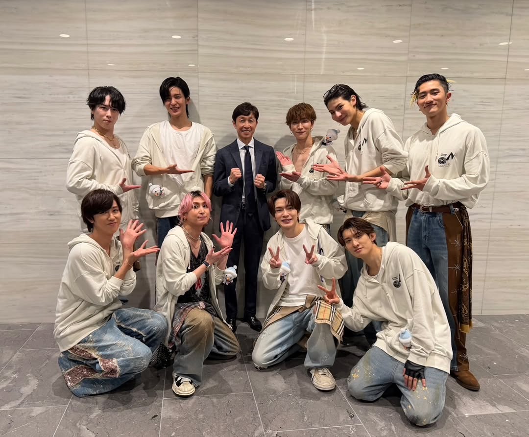 margaret31UJCzJ's tweet photo. 昨年末、Snow Manの
「Snow Man Dome Tour 2025-2026 ON」を観に行ってきました。

迫力のあるパフォーマンスで、会場の一体感もすごかったです。
終演後に皆さんと記念写真を撮っていただきました。

あれだけ多くのお客さんの前でステージに立ち、会場を一 https://t.co/MXwdd1qInn
