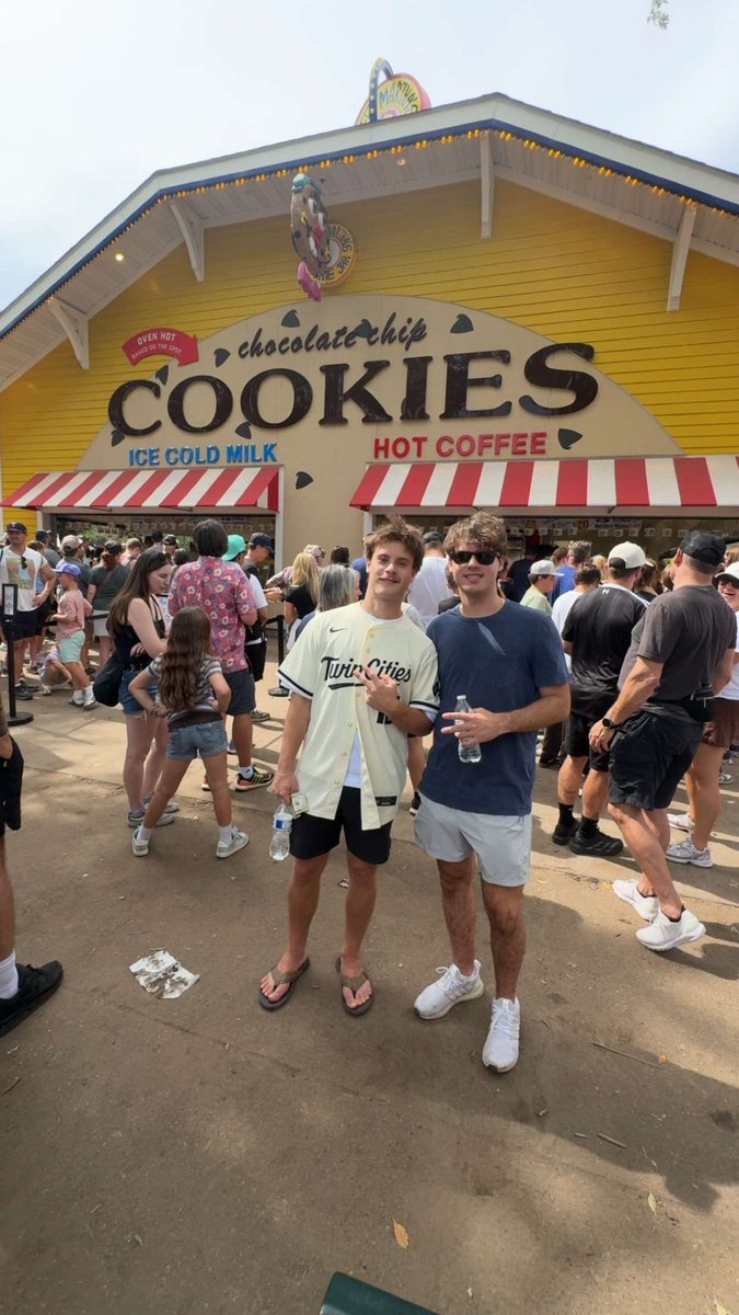 mnmallards's tweet photo. The Mallards stopped by to check out the Minnesota State Fair! π‘π¦
#FearTheFlock #MinnesotaMallards #MNStateFair #NAHL https://t.co/CCjuOx8Qf3