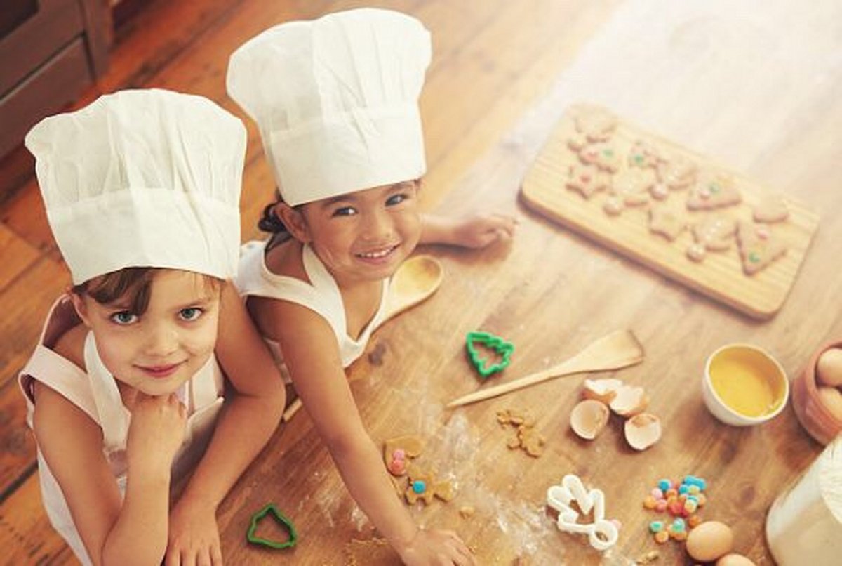 naara_v's tweet photo. Just finished baking chocolate chip cookies with my kid—flour everywhere, smiles all around, and the best warm treat ever. Family time = my favorite kind of joy.， https://t.co/kP5CIOr9tW