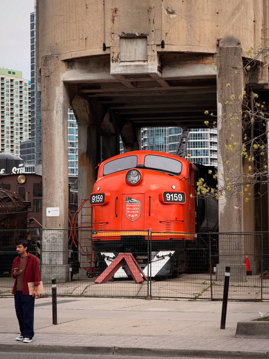 NeilLermanx5ul's tweet photo. Our first day in Toronto was spent exploring on foot. Modern architecture, historic neighborhoods, green spaces, and multicultural energy make it open, dynamic, and welcoming. First impressions: Toronto, you are amazing. https://t.co/5l82LsXE8s