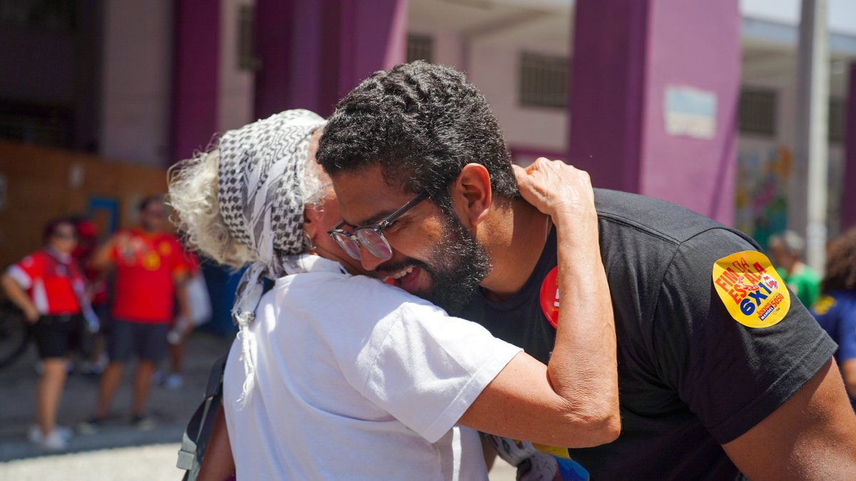jonesmanoel_PE's tweet photo. Hoje estivemos nas ruas do Recife no ato do Grito dos Excluídos, junto aos movimentos populares e à classe trabalhadora, lutando por terra, moradia, soberania, direitos e pelo fim da escala 6x1 já!

Não existe independência enquanto nosso povo segue sem direitos e submetido aos interesses do capital. A verdadeira independência será construída nas ruas, com organização e luta popular!

Rumo a verdadeira revolução brasileira!

Fotos: Túlio Seabra 

#Jones5050
Federação PSOL/REDE - PROPAGANDA ELEITORAL - CNPJ 68.571.443/0001-76