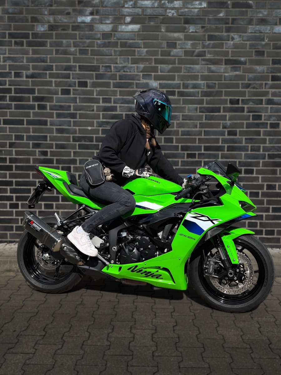 MoreMotorcycles's tweet photo. #Kawasaki Ninja ZX-6R
#BikerGirl

📷
https://t.co/bgp93BkVH2 https://t.co/95Gpu6VuLg