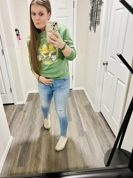 NicoleStarkey40's tweet photo. i was having fun in a big mirror 📷 lol 📷 loving being a size 4 these days!!! starting my new bartending job tonight at 4:30….super stoked!! everyone have a great day!!
#bartending https://t.co/ElhXkhUxlT