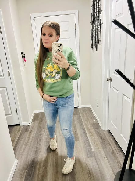 NicoleStarkey40's tweet photo. i was having fun in a big mirror 📷 lol 📷 loving being a size 4 these days!!! starting my new bartending job tonight at 4:30….super stoked!! everyone have a great day!!
#bartending https://t.co/ElhXkhUxlT