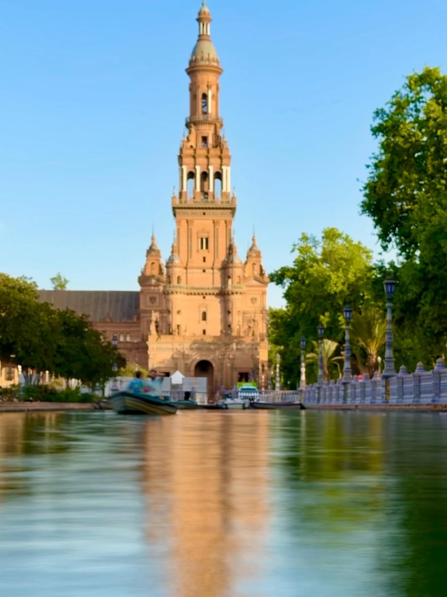 LoretaBaym0f's tweet photo. Plaza de España in Seville. Spain. https://t.co/fCuOoaLnzG