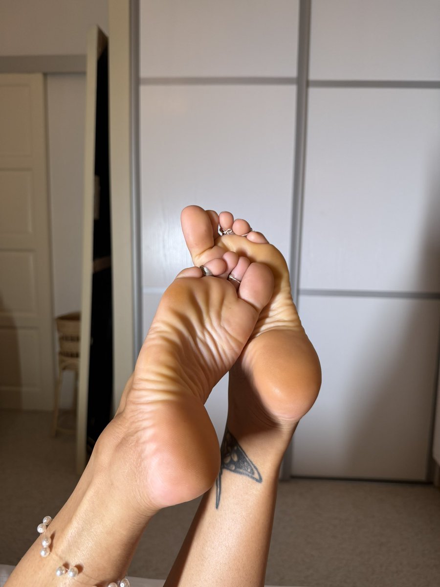 Mariefrenchfeet's tweet photo. Bonne nuit X 🥰 https://t.co/CvWELQrogv
