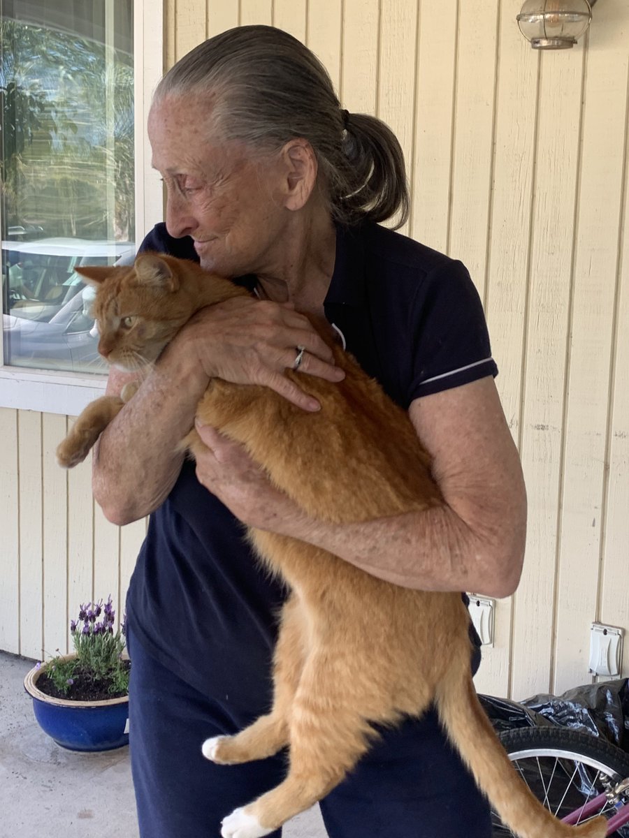 MIC8833's tweet photo. One of the last pictures of my mom, in her natural state🥰🥰 https://t.co/feHgyiljGP