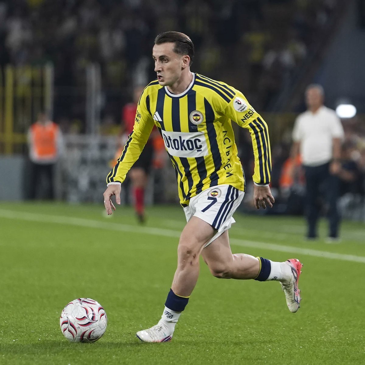 bosunatiklama's tweet photo. Fenerbahçe, UEFA'nın verdiği cezanın ardından Kerem Aktürkoğlu'nun maaşında değişikliğe gitti.  

• Geçen sezon: Yıllık 222.000 TL. 
• Bu sezon: Yıllık 4.750.000 euro. (İbrahim Seten) https://t.co/nheKDuVNjr