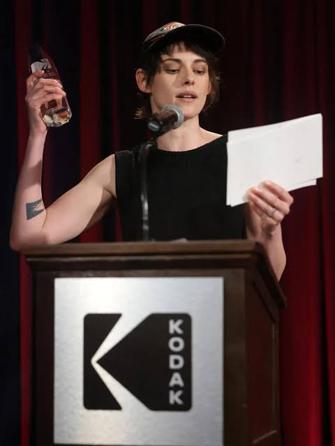 Krie_stew tweet picture