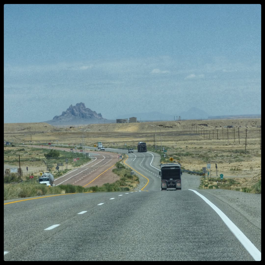 SamuelBarrpn6's tweet photo. Cave Creek, Arizona to Gallup, New Mexico, via Navajo Nation to Cortez, Colorado. Landscapes and lifestyles quickly change beyond Phoenix. I plan routes, book hotels, care for the driver, and capture snapshots from the moving car. https://t.co/KldCRhKLip