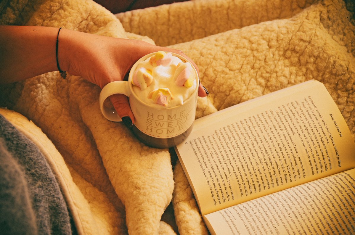 sweetMariami's tweet photo. Just curled up with a warm latte and my favorite indie playlist—the best kind of lazy Sunday https://t.co/Xi8vxT0lWW