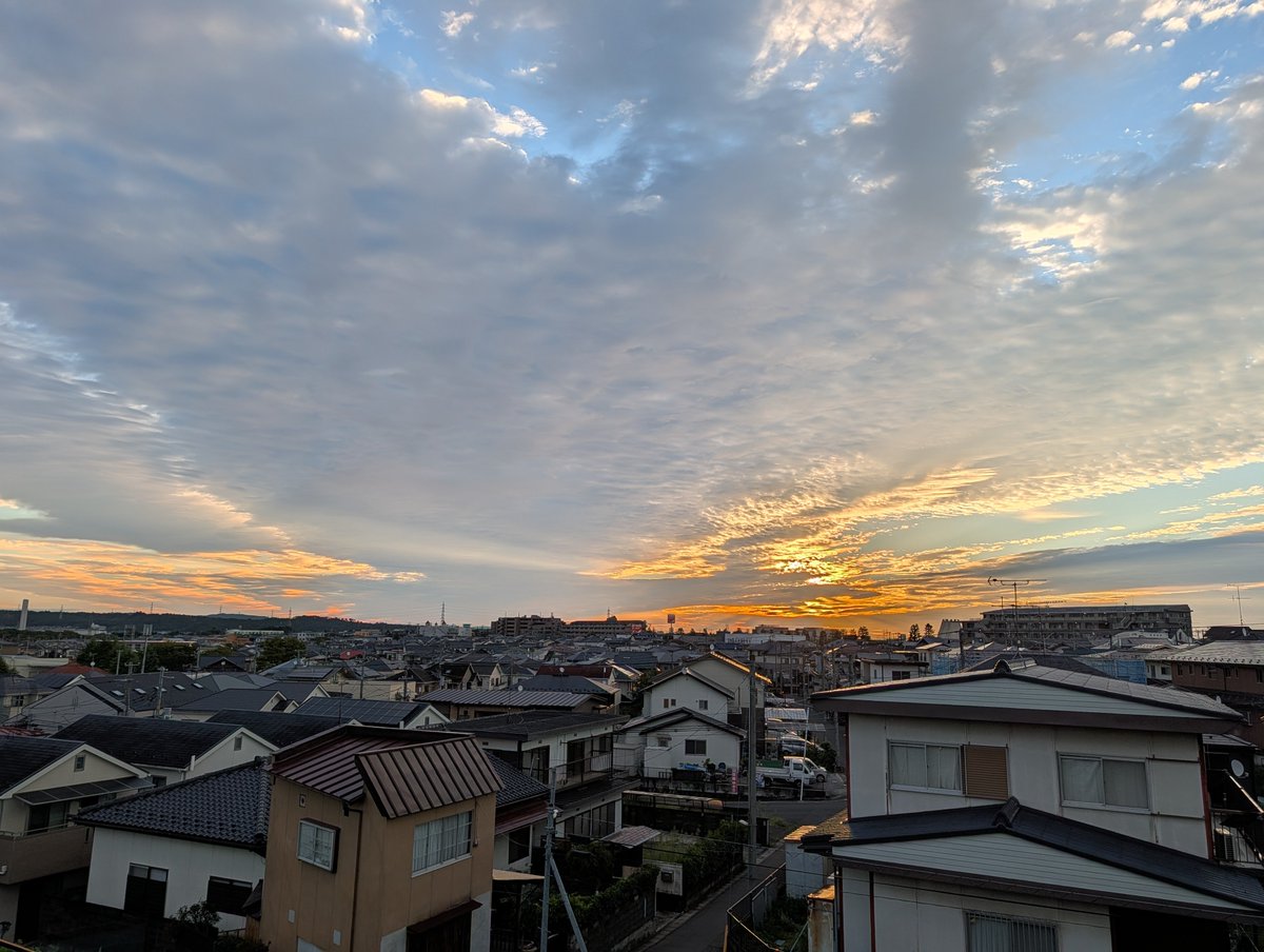 ryusui1121's tweet photo. 朝トレーニング中に定点撮影！
七ツ森、泉ヶ岳、栗駒山まで綺麗に見えております。
でも、夕方から雨予報です🌧️
夕方〜モニター様が来てくれます🙇
ありがとうございます。
今日も１日頑張りましょう☺️
#朝トレーニング
#オイルリンパマッサージ 
#整体
#龍水整体 https://t.co/uyKroN7oVo