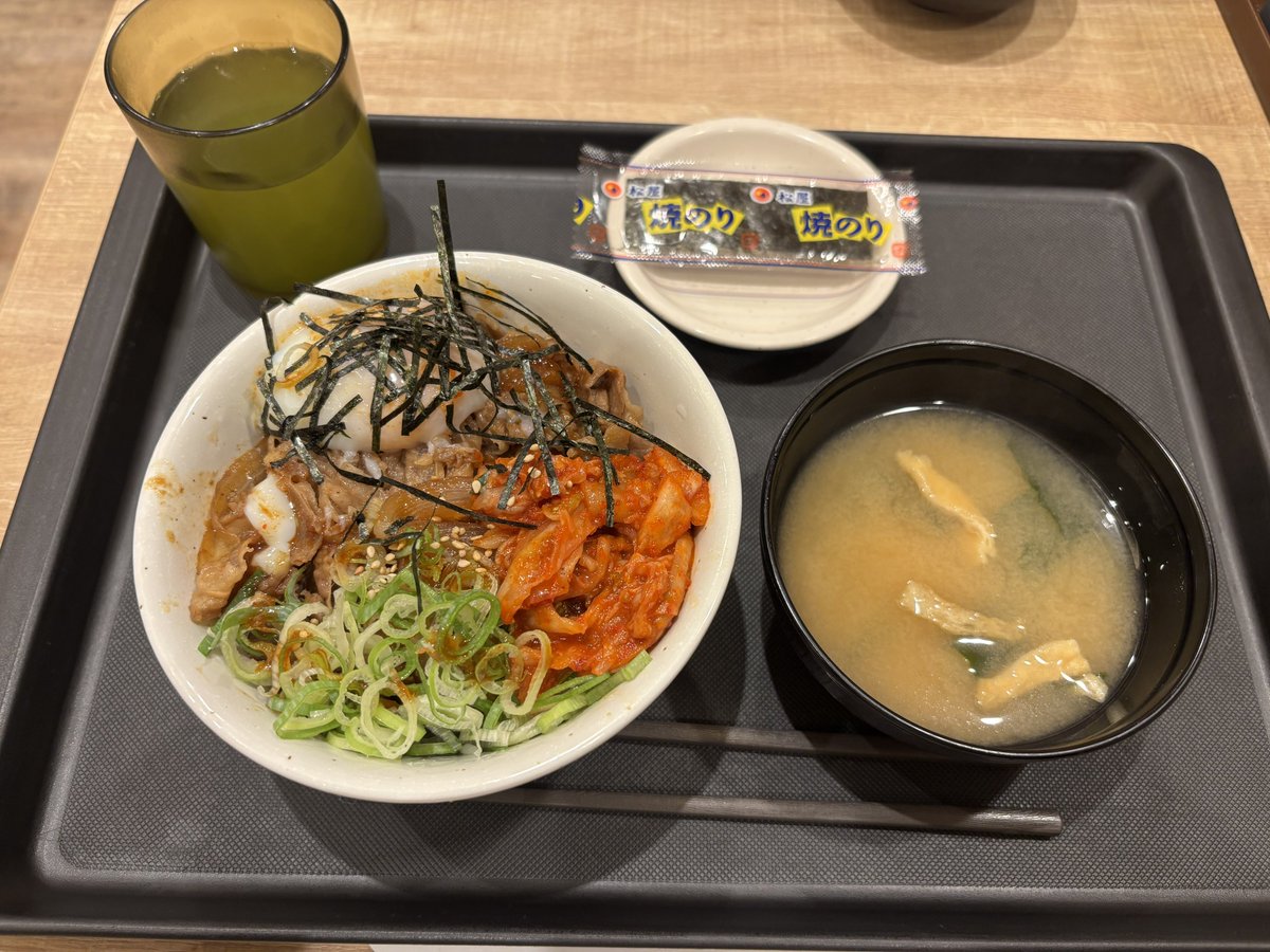 _fjnm_'s tweet photo. 牛ビビン丼結構しょっぱいから最初に全部混ぜちゃう方がバランスが良くなる(しらんけど) https://t.co/k9at6zgcFo