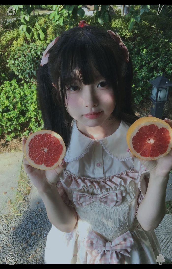 mna919's tweet photo. 👶Chilled Ice Cream Treat The dessert is sugary. A senior woman living by herself, wanting a companion to share her days, took in the gray cat with white paws. Meanwhile, a university student who adored felines but wasn’t allowed to keep one in her dormitory—having visited rep https://t.co/EhEpHAothk