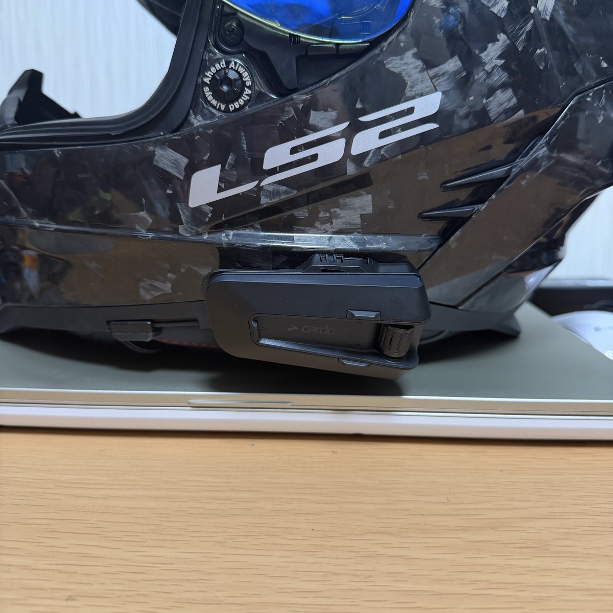 kazufit's tweet photo. Cardo PACK TALK PROをLS2のDRAGONに取り付け🐉
少し硬いけど本体クリップ取り付け可。配線はプラグが大きいが考えながら隙間に入れ込む必要あり。スピーカーもすっぽり入る。
ユニバーサル接続はSB6X試したところ即繋がった。昔のPACK TALK BOLDから遥かに良くなってる!
#Cardo https://t.co/Y2KZEcrUdW