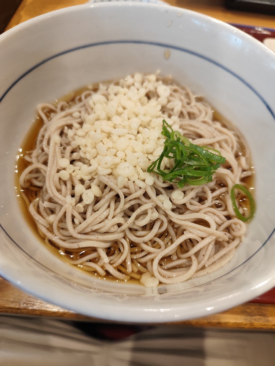 yoshiosan53's tweet photo. この前は外人の作ったウニ丼を食べましたが今回は外人の作った蕎麦をいただきます🍜

うめえじゃん😳 https://t.co/neeE2gXr49