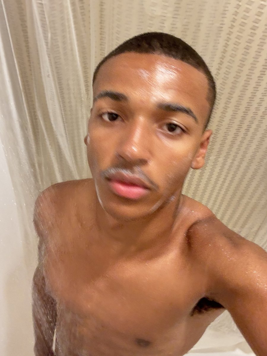 100fathoes's tweet photo. 👩🏽‍🦲 https://t.co/1ya5xmGRvu