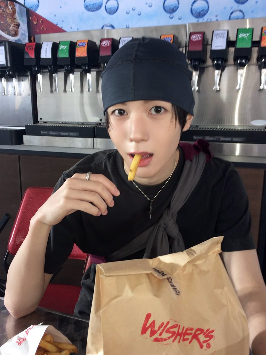daeyoungdayday's tweet photo. 앙글앙글 https://t.co/1BiC41qBYu
