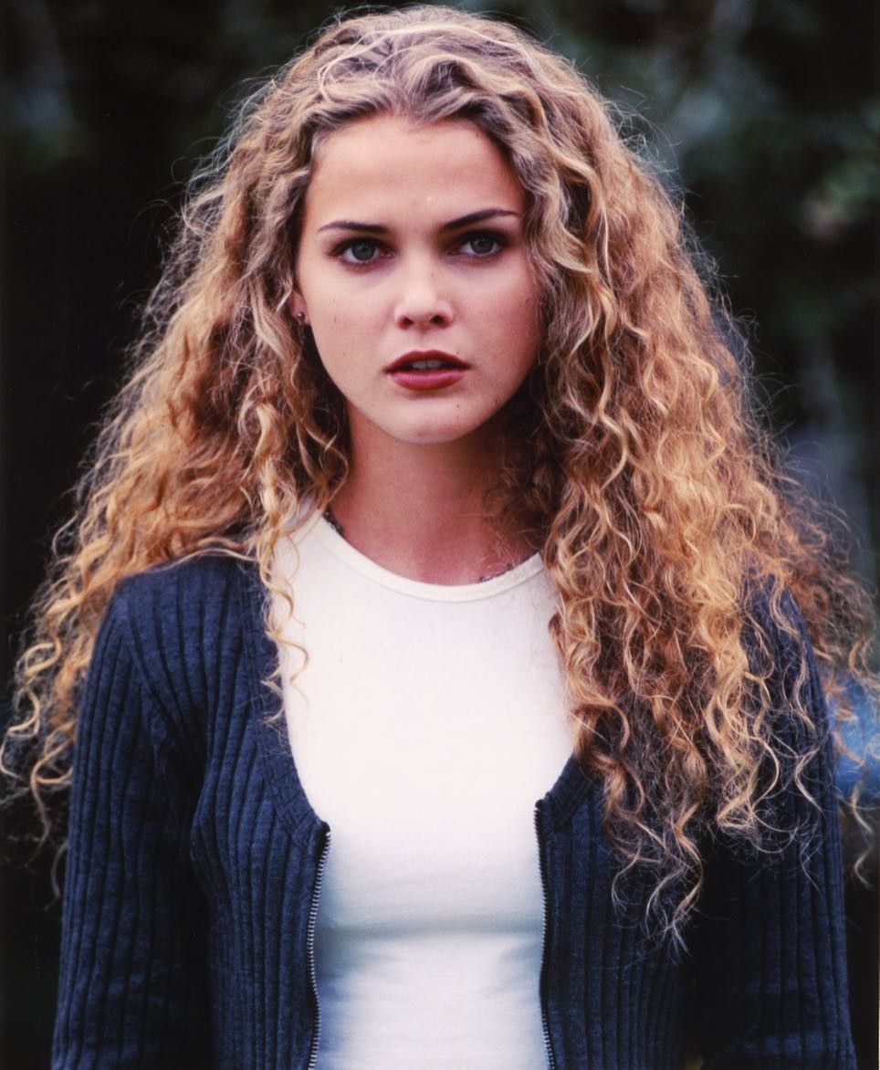 90s_00s_culture's tweet photo. Actress Keri Russell and her dreamy hair in 1996 https://t.co/2NCMqkT4i5