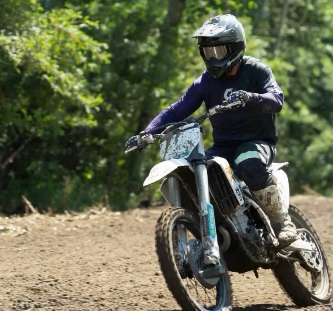 RolandoOpp60's tweet photo. Andrew is closing deals during the week and tearing up the track on weekends. Always ready for adventure on his brand-new Husqvarna 450 Rockstar Edition. https://t.co/GowXPLPkFZ