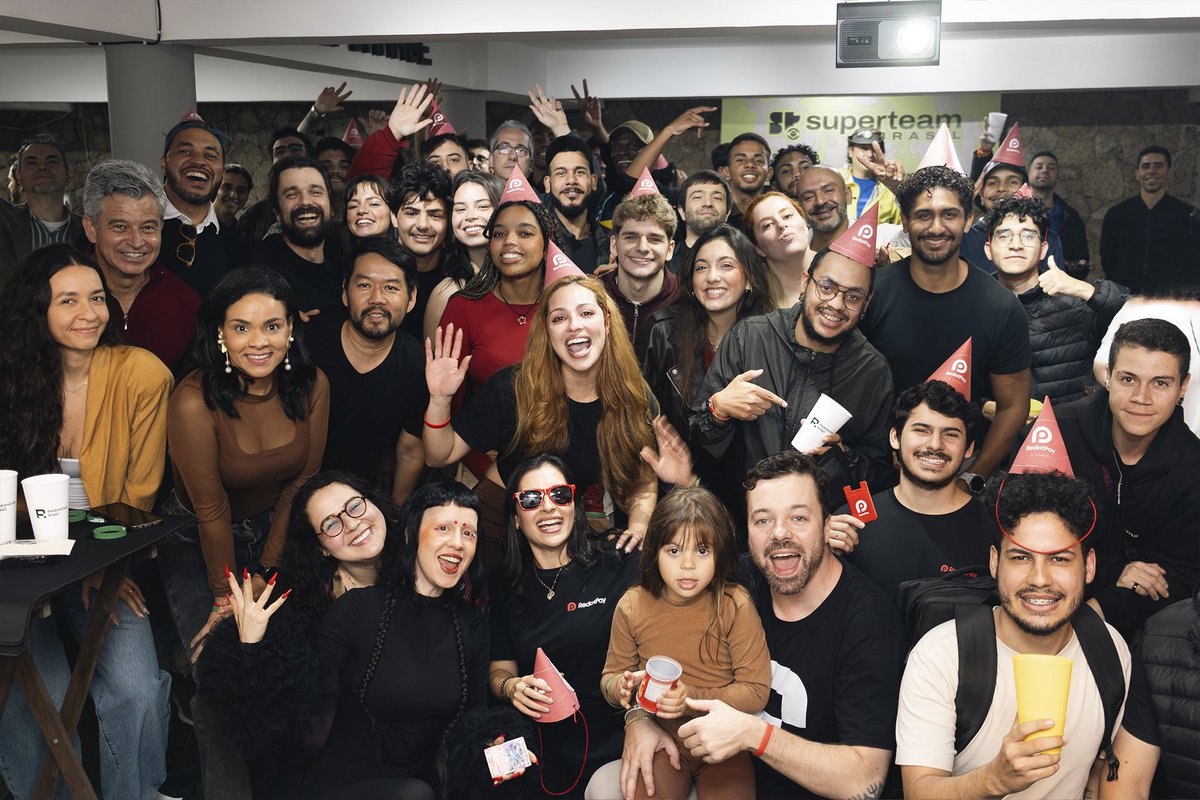 CryptoCarolD's tweet photo. Some “Flashing Lights” from @RedotPay
 3rd anniversary in São Paulo 🥳

On Saturday, we celebrated with a karaoke competition, cake, classic Brazilian sweets and delicious Brazilian food. It was also a chance to welcome new people into our community and celebrate everyone who has been building this journey with us.

We’re making history in Brazil and building a community that grows stronger and more united every day.

Thank you so much to everyone who joined us, to @SuperteamBR for always being by our side supporting us, and to our entire team for making this celebration happen. 
So proud of what we’re building together @RedotsClub❤️‍🔥