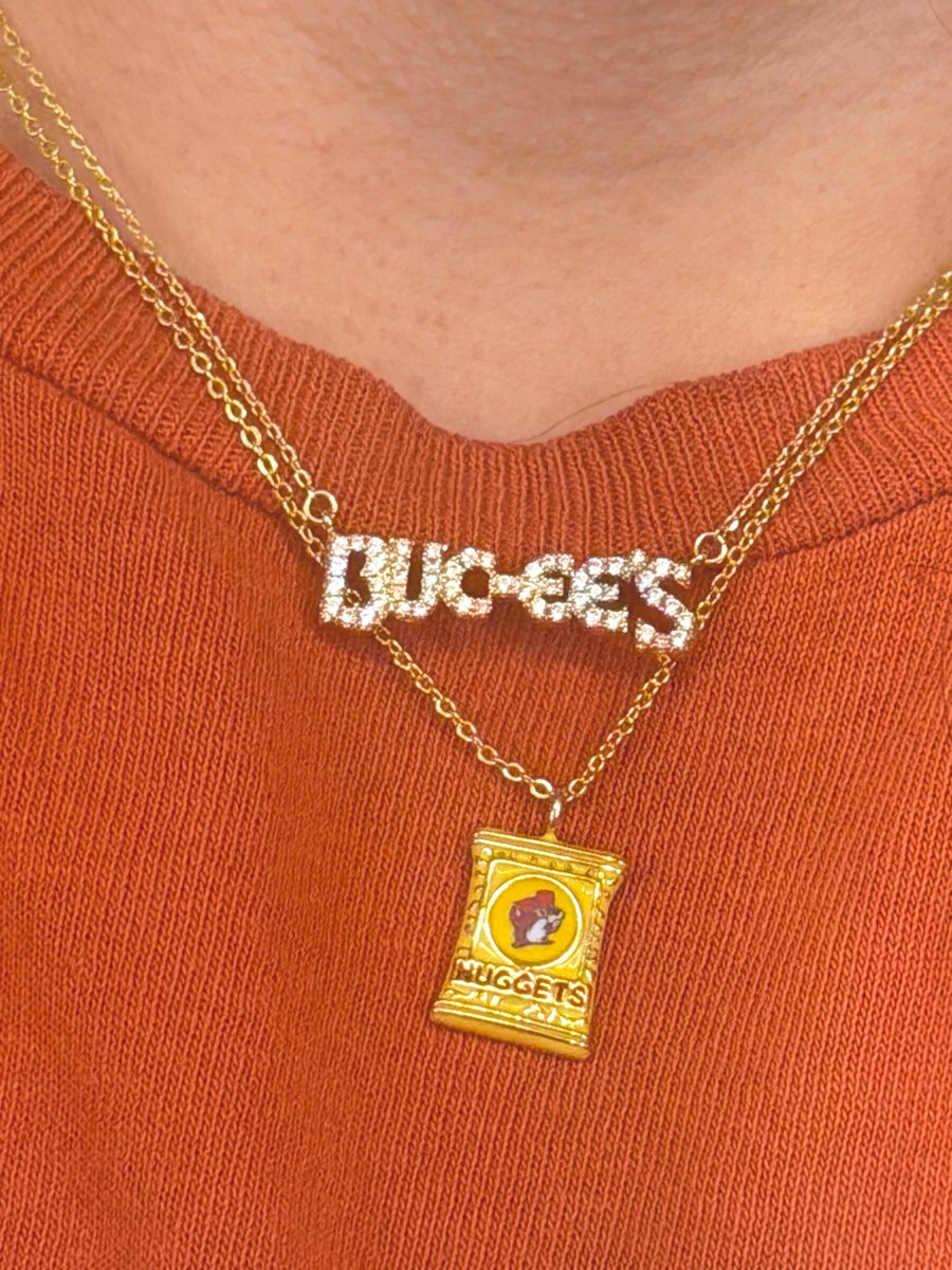 bellacela_'s tweet photo. Buc-ee’s Texas Shirt and Necklaces 🦫🍿 https://t.co/SdcOGpEhEQ