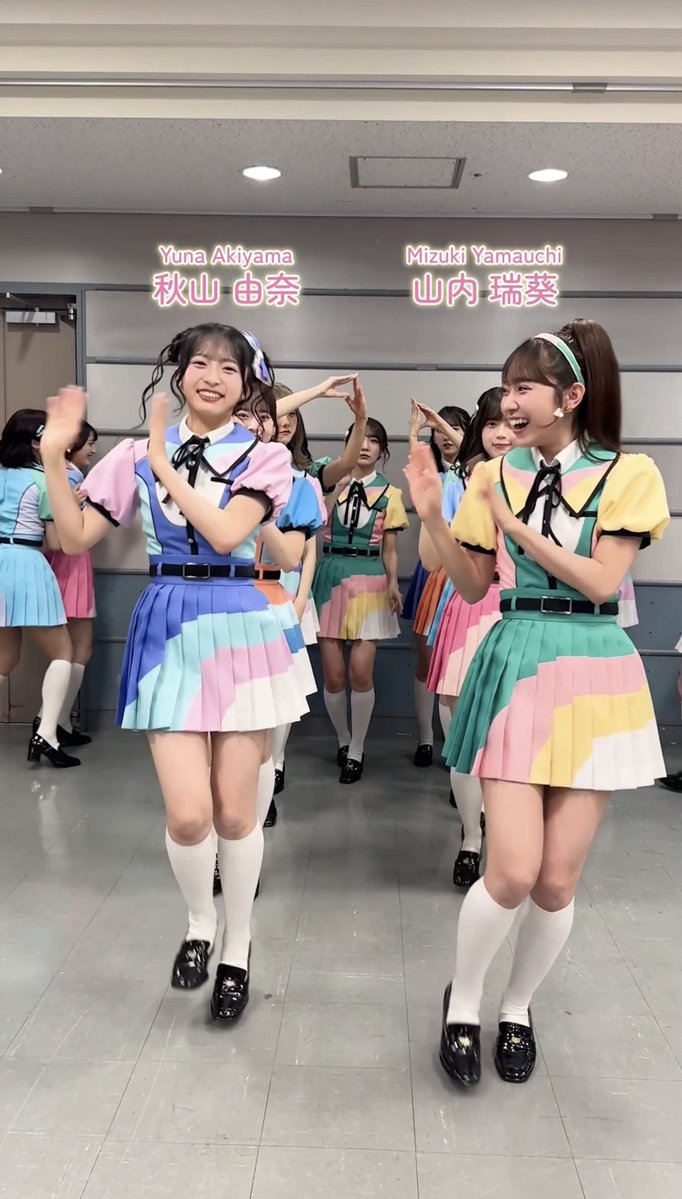 airi11559821's tweet photo. おはあいり꒰ঌ👼🏻໒꒱
おかわり好きish お疲れ様〜( *ˊᵕˋ)ﾉ

#佐藤綺星
1st写真集 天使の反射角度 
初主演映画 #映画歌って
@airi_sato0624 
#AKBが好きish

好きishフルサイズ
やっぱり良いですねぇ〜
あまり追ってない人の初見は絶対あれ？って思うんだろうな
でも これが今のAKBです❣️と声高にお伝えしたい🥹

普段着のAKBって感じかなぁ
そこに上げるためにかなり仕上げてますし メンバーがそれぞれとの関係性を丁寧に紡いで来てますから🥰

リレーダンス見てたら…ほら( Ꙭ)
後ろに下がるなり ゆいゆいがあいちゃんをロックオン🎯
この後ふたりでイチャイチャ(笑)
あいちゃん はおかわりを表現しているらしく モグモグジェスチャーに夢中♡
それに気づき見守るゆいゆい

守られてるんです❣️
これほどまでに大切に✨️
それにどうですか？メンバーそれぞれ表情柔らかい感じします

もちろん 好きish が良い曲である事は確かだけど ここまで仕上げた日頃のメンバーの努力の積み重ねを傍で見守ってきているから喜びもひとしおです❤︎

そして まだまだ魅力は伝えきれていない思ってます( *´꒳`*)
背伸びして今ではなく
普段着でここに居る
少しお洒落してお出掛けする余力なんて無限にある💃∞

あいちゃんの余裕の表情が物語ってます
AKBのピンクのハーフツインの子誰ですか⁉️
17期生の佐藤綺星 です❣️
1度訪れたら抜け出せない あいり沼へようこそ🙇‍♂️ してください🙏

今日も1日よろしくお願いします🙇‍♂️