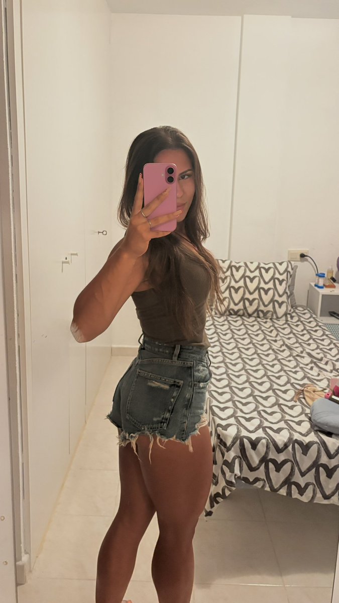 Cattykitkat2's tweet photo. Soy una diosa y tú deber es tributarme #findom #tributo #payforme https://t.co/68W79YdOID