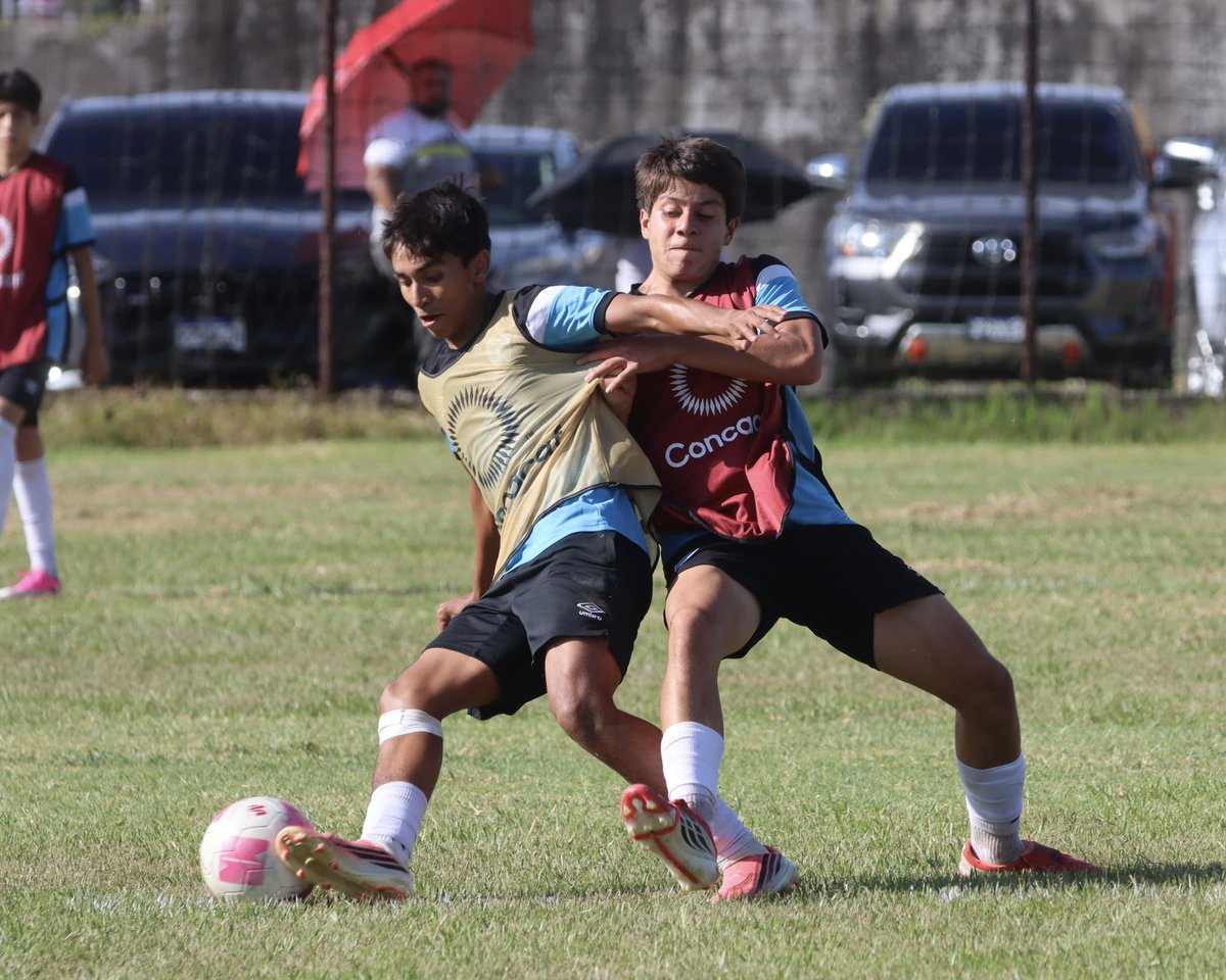fedefut_oficial's tweet photo. TDS FIFA-FFG ⚽️🇬🇹 U14 MASCULINA
25 jóvenes de todo el país que integran la Selección U14 TDS masculina, iniciaron un nuevo microciclo de trabajo en las instalaciones de Greenfield. 🇬🇹💪🏽⚽️
#VamosGuate #VamosChicos https://t.co/NWZZly0m2b