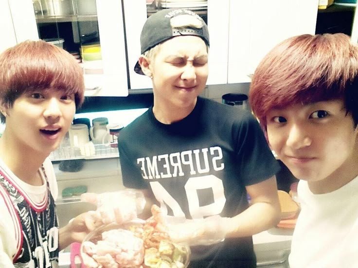 hidrojinio's tweet photo. Namkook piticos (e Jin de bônus)

HAPPY NAMKOOK DAY 
#FILER9497 #NAMKOOKDAY https://t.co/sdiUFghp9o