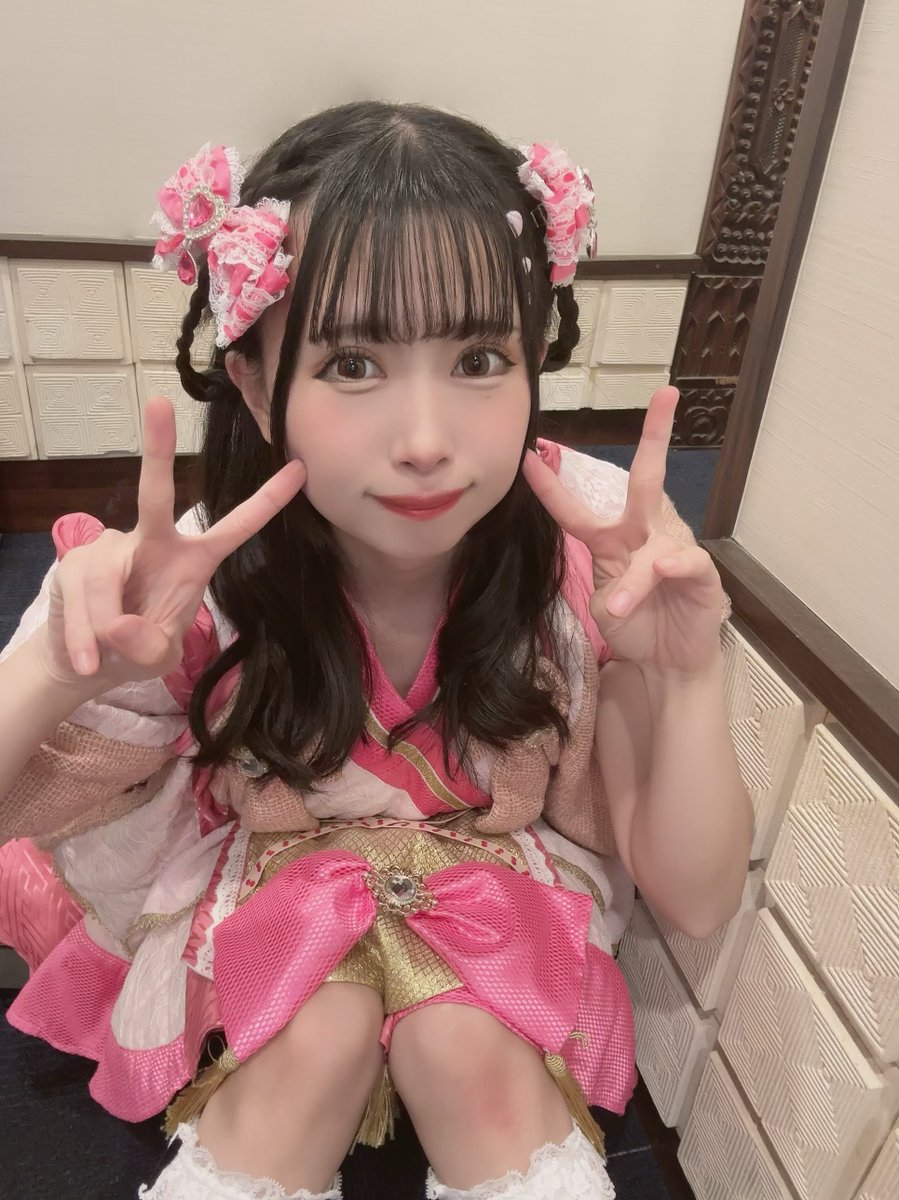 saito_manaka's tweet photo. おはよう💗昨日は秋葉原PARMSでの楽遊アイドルフェスに出演させていただきました♡♡雨の中会いに来てくれてありがとう❣️
6曲続けてのライブ熱かったね❕❔❔
シナモンみたいな髪型でした૮ .  ̫ .🎀ა

今日も渋谷近未来会館で19:30からライブあります❣️30分枠たのしもう♡♡ https://t.co/doeC6yCpxP