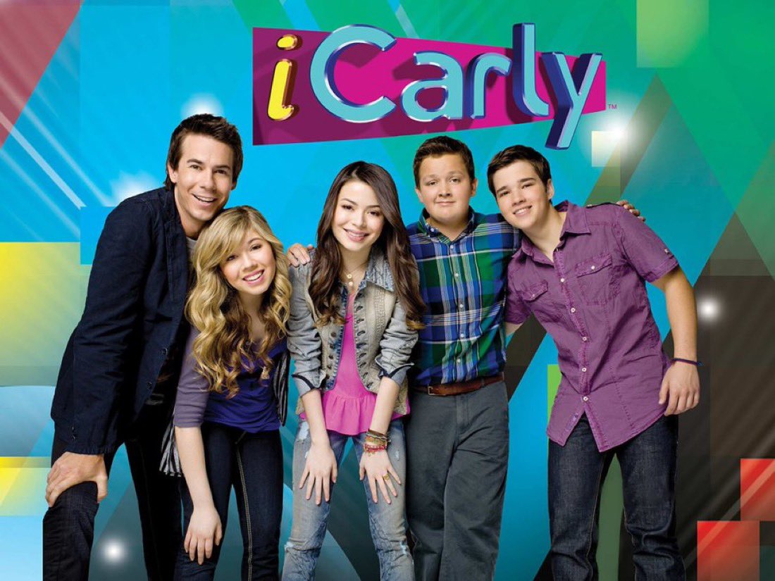 PopBase's tweet photo. ‘iCarly’ premiered 19 years ago today. https://t.co/RrnsIBww1t